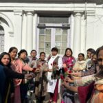 अनोखा विरोध : बैरिकेड्स में रुका गुलाब, दिल्ली महिला कांग्रेस ने शांतिपूर्ण धरने से दिया लोकतांत्रिक संदेश