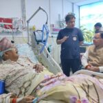 सीएम धामी ने एम्स पहुंचकर सतपाल महाराज का हाल जाना