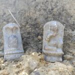 किमोली-चिलोली में खुदाई के दौरान मिली प्राचीन गणेश प्रतिमा और नाग अलंकृत शिवलिंग