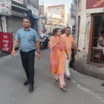 मेलाधिकारी एवं अपर मेलाधिकारी ने पैदल भ्रमण कर कनखल क्षेत्र का लिया जायजा