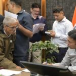 जनदर्शन में डीएम सविन बंसल का त्वरित एक्शन, 212 से अधिक शिकायतों पर मौके पर निर्णय, 82 वर्षीय दिव्यांग बुजुर्ग के पानी का बिल करवाया माफ़