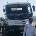 भीषण सड़क हादसा : वैन और सीमेंट मिक्सर की टक्कर में 11 की मौत