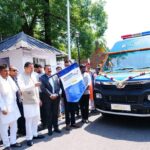 चारधाम एवं आदि कैलाश यात्रा मार्ग के लिए सीएम धामी ने चिकित्सा वाहनों को दिखाई हरी झंडी