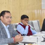 डीएम गौरव कुमार की अध्यक्षता में नाबार्ड आरआईडीएफ परियोजनाओं की समीक्षा बैठक आयोजित, धीमी परियोजनाओं में तेजी लाने और जनहित कार्यों को प्राथमिकता देने के निर्देश
