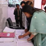 प्रभारी डीएम वरुणा अग्रवाल ने किया ईवीएम–वीवीपैट वेयरहाउस का निरीक्षण, दिए निर्देश