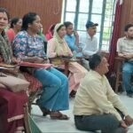 20 साल से अधूरी सड़क पर फूटा गुस्सा, बीडीसी बैठक में धरने पर बैठे बेमरु प्रधान