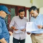 मतदाता सूची पुनरीक्षण की जमीनी पड़ताल को ग्राउंड  जीरो पर उतरे डीएम डॉ. आशीष चौहान, अजबपुर कलां में घर-घर नोटिस वितरण प्रक्रिया का किया स्थलीय निरीक्षण, त्रुटिरहित एसआईआर के लिए दिए सख्त निर्देश