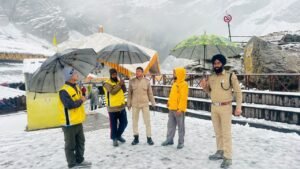 चमोली में मौसम ने बदली करवट, बारिश-बर्फबारी से लौटी ठंड