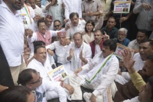 निर्वाचन आयोग के खिलाफ कांग्रेस का प्रदर्शन, मुख्य निर्वाचन आयुक्त को हटाने की मांग