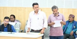 आपदा में टूटी लाइन, बंदरों का आतंक… जनता दरबार में खुलीं जिले की समस्याएं