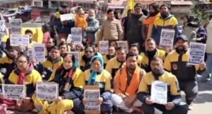 आर-पार की लड़ाई के मूड में बदरी-केदार के अस्थाई कर्मचारी
