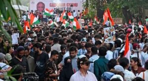 दिल्ली में ममता बनर्जी और अरविंद केजरीवाल हिरासत में, चुनाव आयोग के खिलाफ प्रदर्शन से पहले पुलिस की कार्रवाई