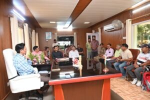 आयुक्त दीपक रावत का सख्त एक्शन, प्लॉट विवाद में तीन दिन का अल्टीमेटम, गड्ढामुक्त सड़कों की जमीनी जांच के निर्देश; गुणवत्ता में कमी पर अधिकारी होंगे जिम्मेदार