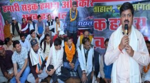 बीरोंखाल में आंदोलनकारियों से मिले गणेश गोदियाल, नयार घाटी की मांगों का किया समर्थन